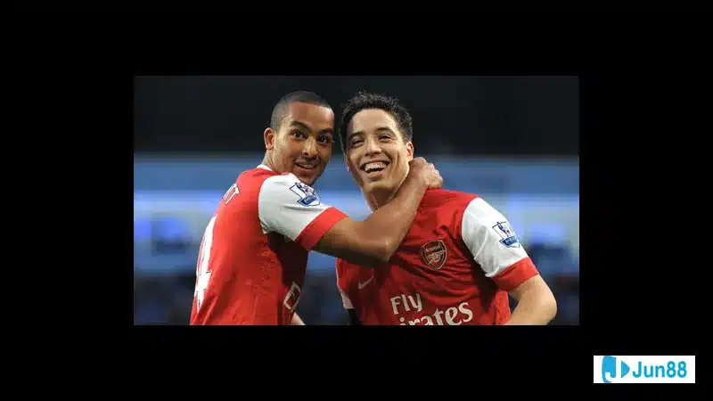 Theo Walcott trong buổi phỏng vấn về bóng đá