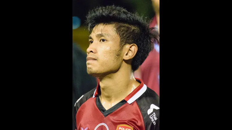 Cầu thủ Afghanistan và Myanmar đối đầu trên sân cỏ